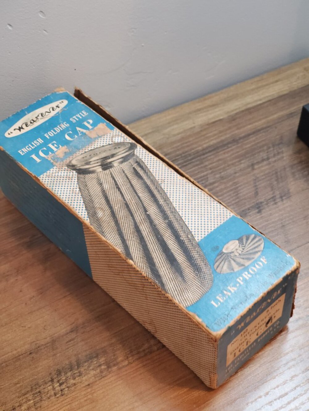 Vintage WearEver English Folding Style Ice Cap w/ Original Box - Picture 2 of 5